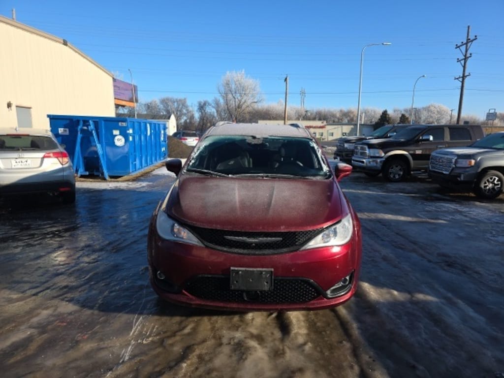 Used 2018 Chrysler Pacifica Touring L Minivan/Van