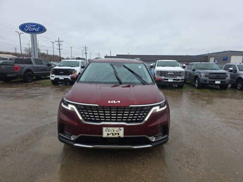 Used 2024 Kia Carnival SX Minivan/Van