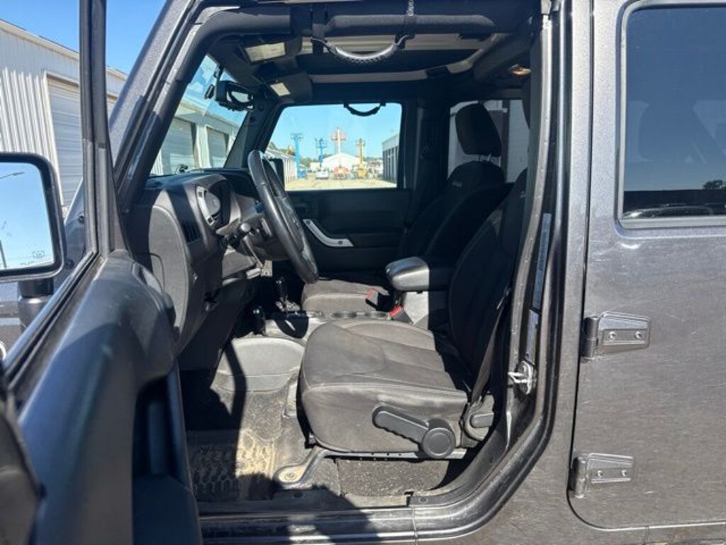 Used 2017 Jeep Wrangler Unlimited Sahara SUV