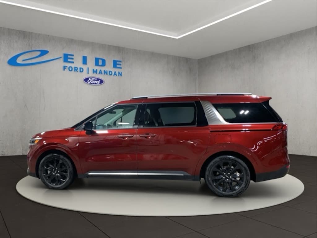 Used 2024 Kia Carnival SX Minivan/Van