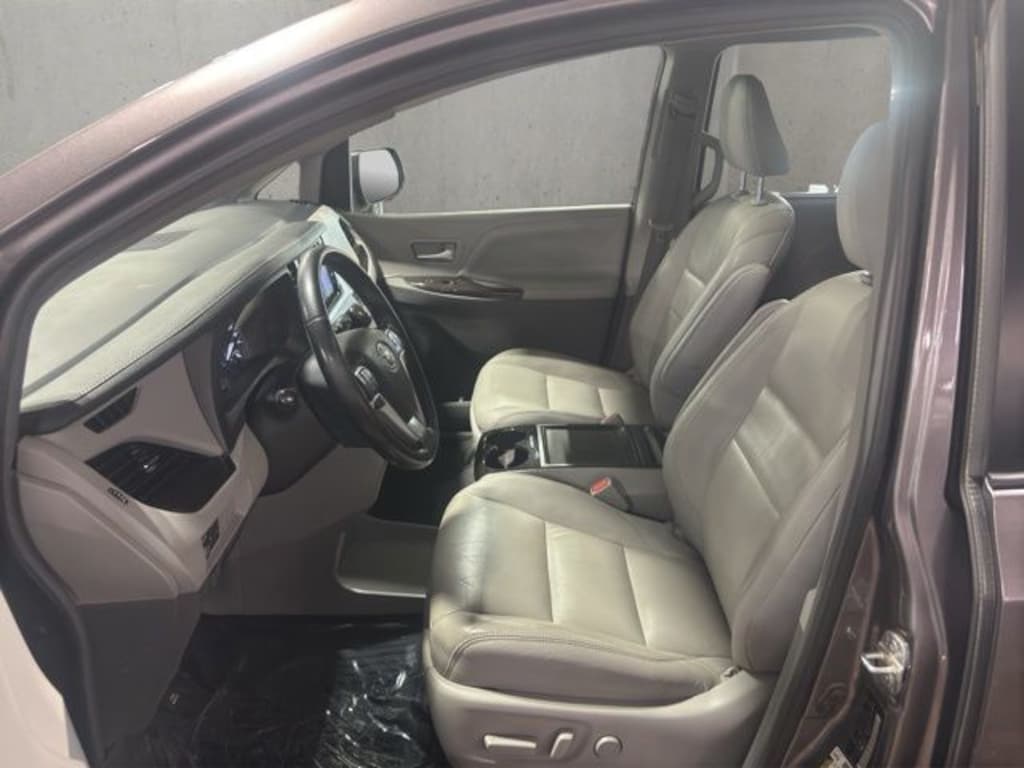 Used 2019 Toyota Sienna XLE Premium Minivan/Van