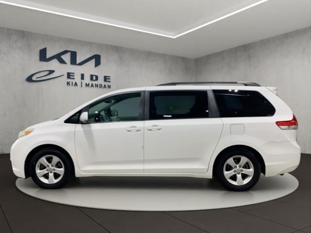 Used 2011 Toyota Sienna Base Minivan/Van
