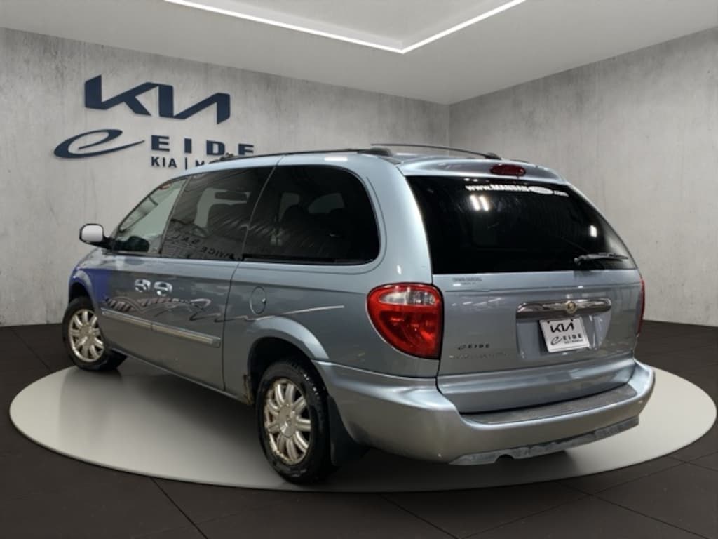 Used 2005 Chrysler Town & Country Touring Minivan/Van
