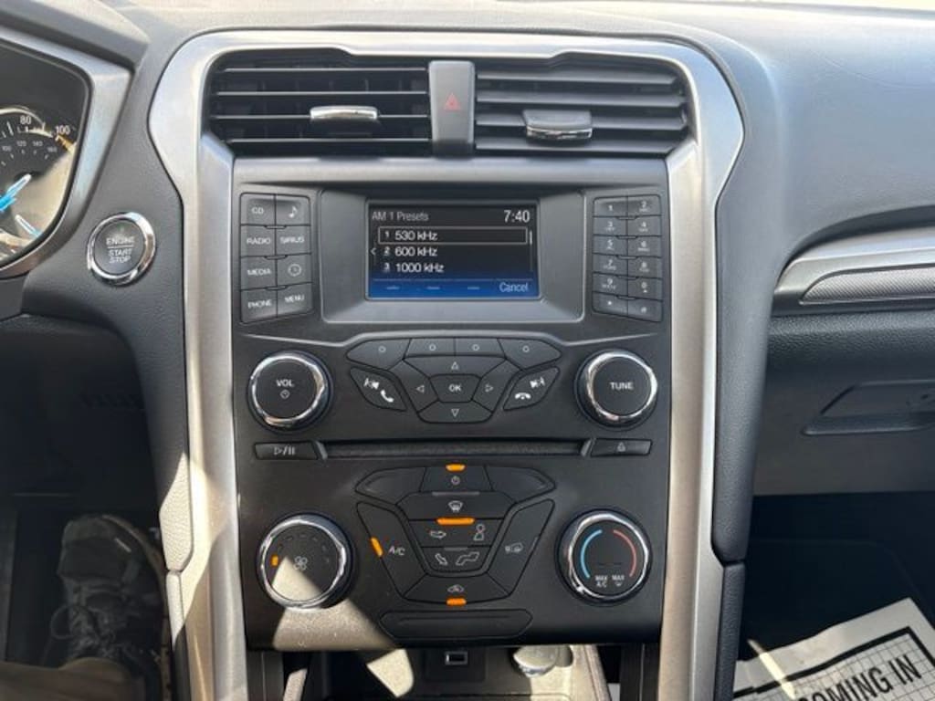 Used 2017 Ford Fusion SE Sedan