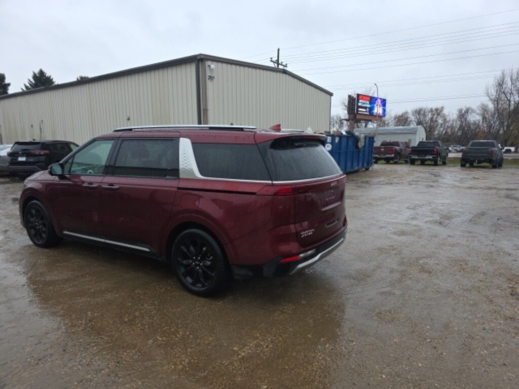 Used 2024 Kia Carnival SX Minivan/Van