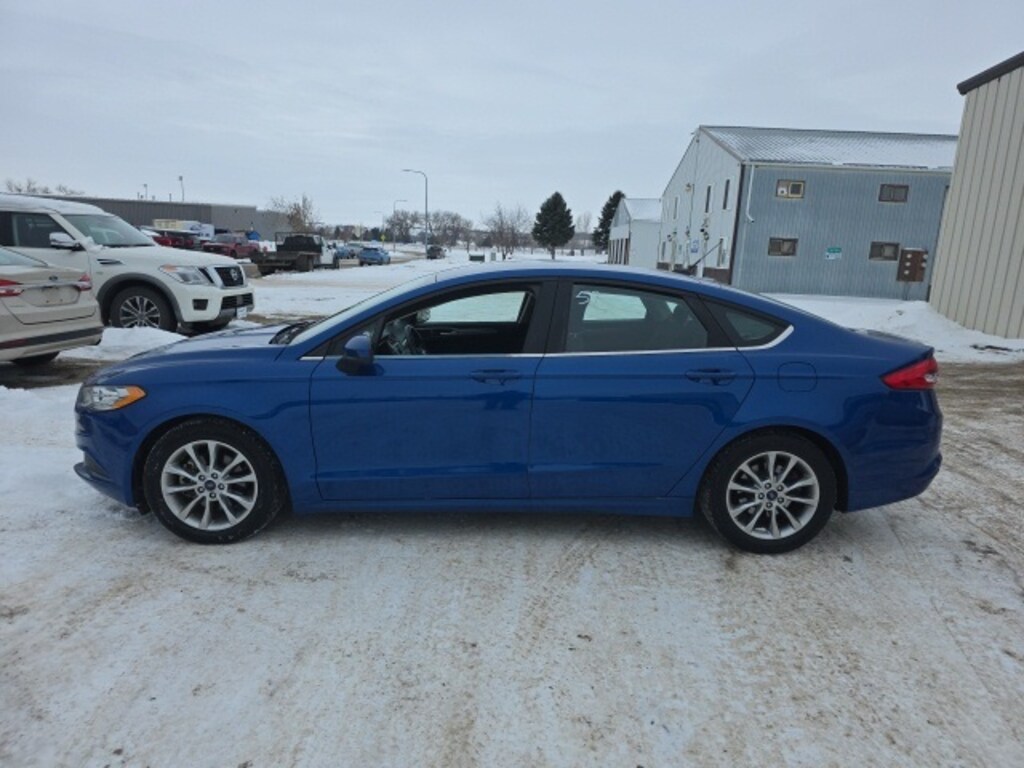 Used 2017 Ford Fusion SE Sedan