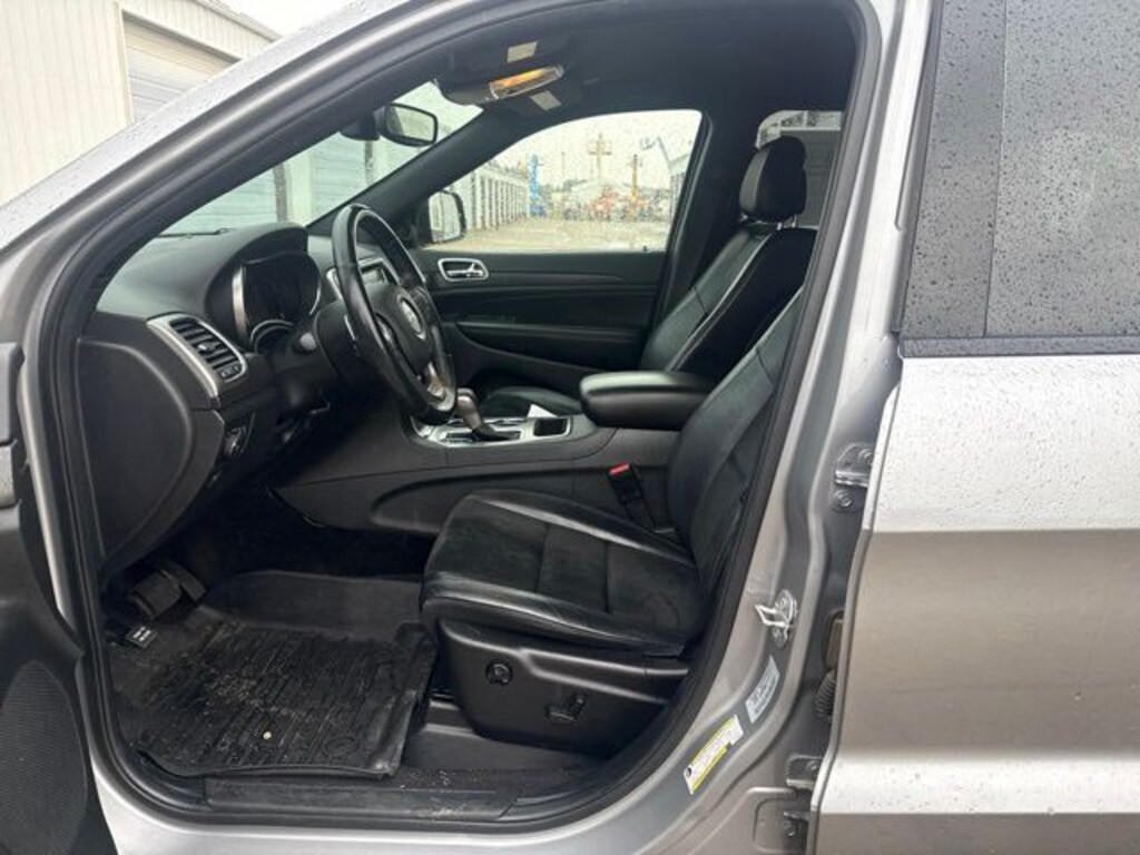 Used 2017 Jeep Grand Cherokee Altitude SUV