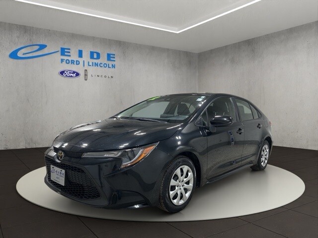 2022 Toyota Corolla LE photo 2