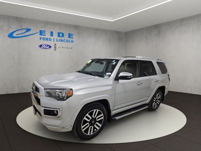 2022 Toyota 4Runner Limited photo 2