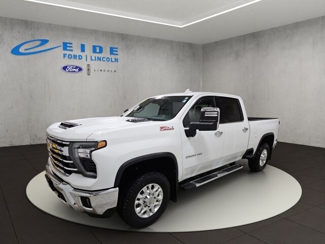 2024 Chevrolet Silverado 2500HD LTZ photo 2