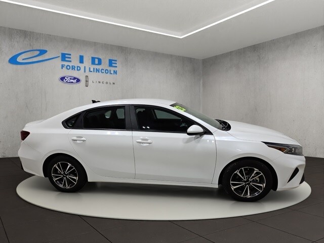 2023 Kia Forte LXS photo 3