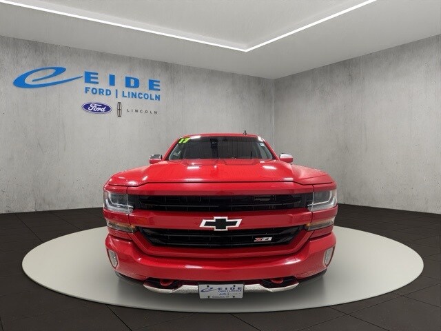 2017 Chevrolet Silverado 1500 LT photo 3