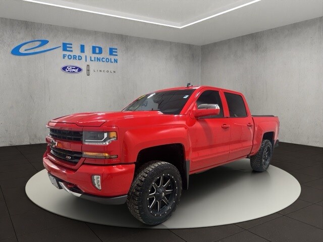 2017 Chevrolet Silverado 1500 LT photo 2