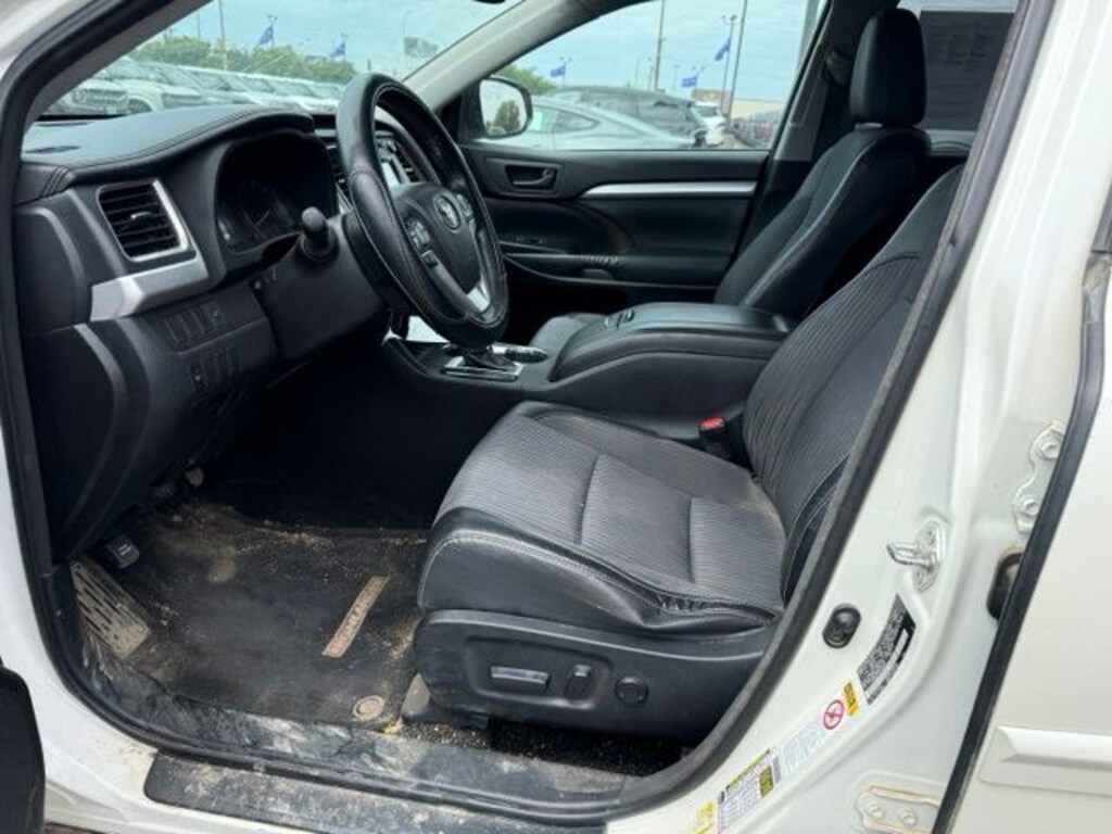 Used 2014 Toyota Highlander LE Plus V6 SUV
