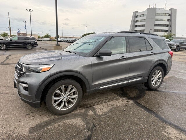 2023 Ford Explorer XLT photo 2