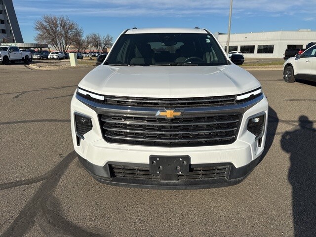 2024 Chevrolet Traverse photo 2
