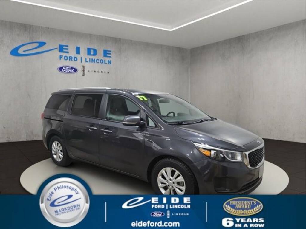 Used 2017 Kia Sedona LX Minivan/Van