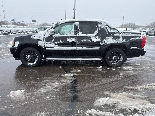 2011 Cadillac Escalade EXT Luxury photo 4