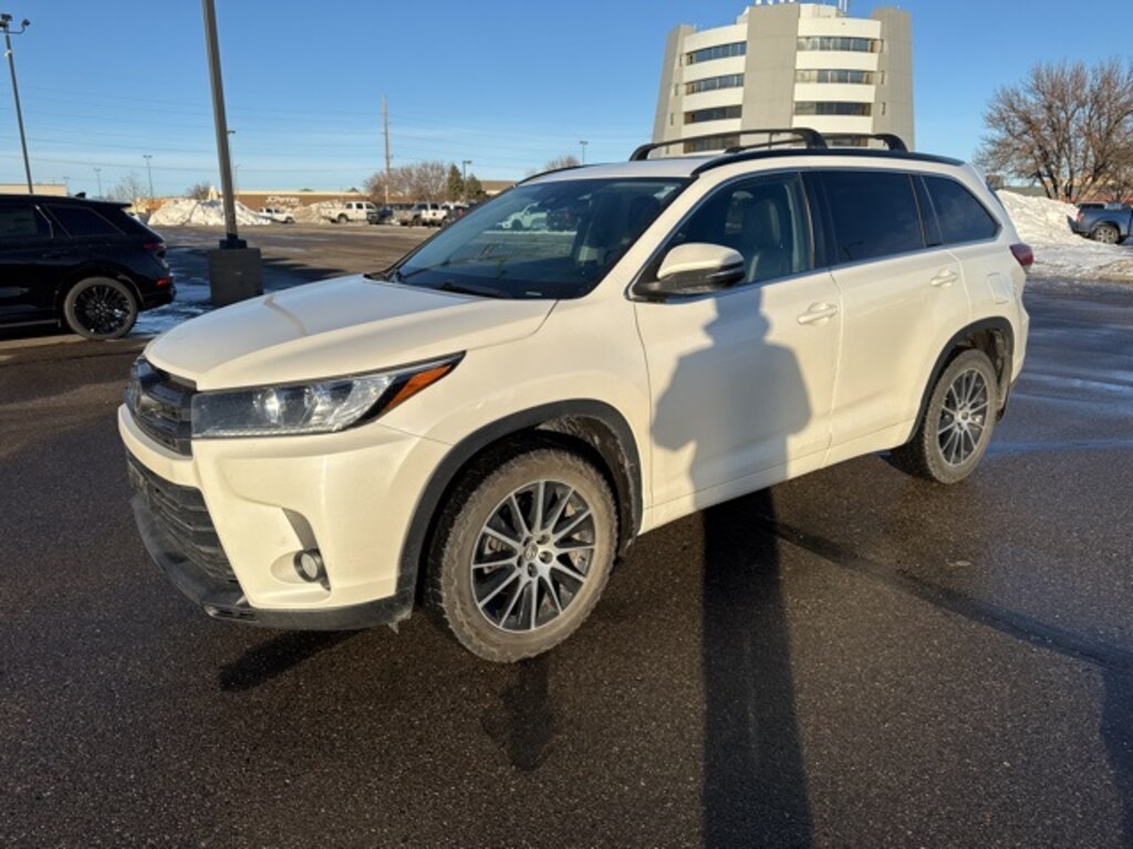 Used 2018 Toyota Highlander SE SUV