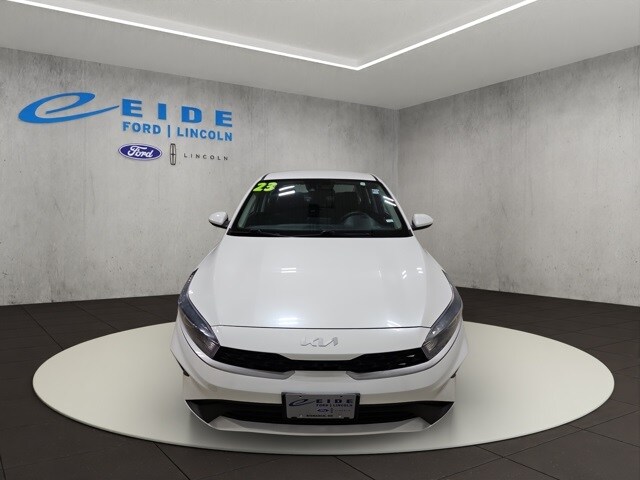 2023 Kia Forte LXS photo 2