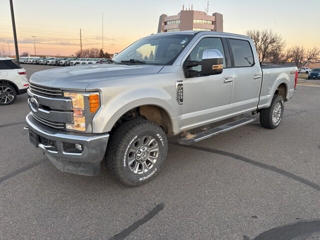 2017 Ford F-250 Lariat photo 2