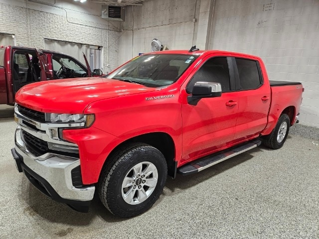 Used 2020 Chevrolet Silverado 1500 LT with VIN 1GCUYDED9LZ217835 for sale in Bismarck, ND