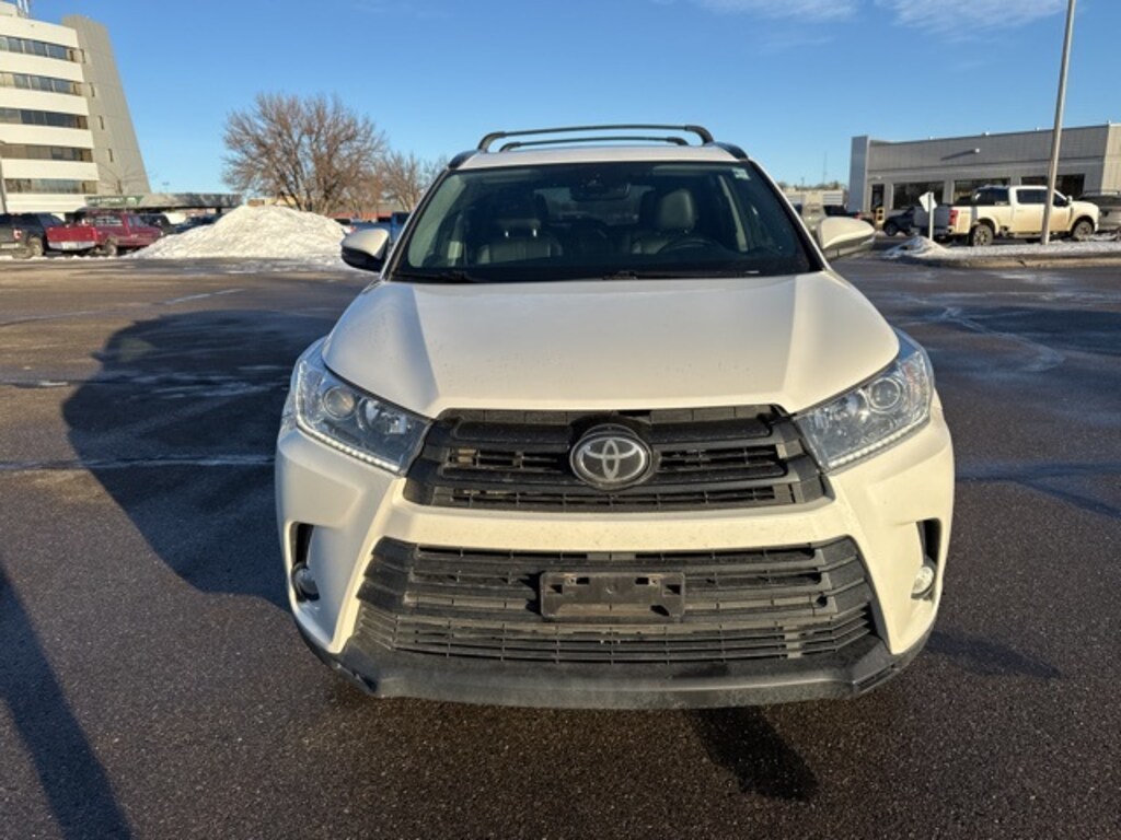 Used 2018 Toyota Highlander SE SUV