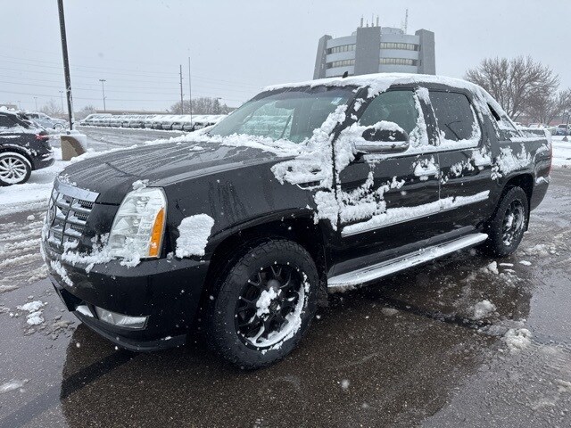 2011 Cadillac Escalade EXT Luxury photo 3