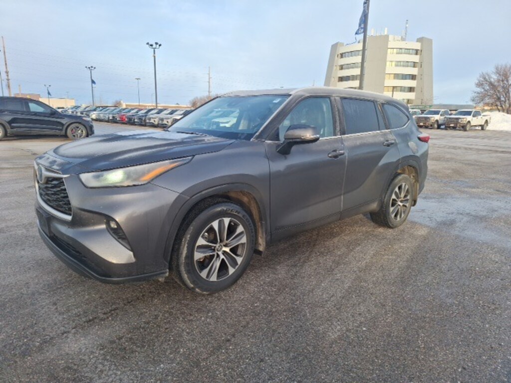 Used 2022 Toyota Highlander Hybrid XLE SUV