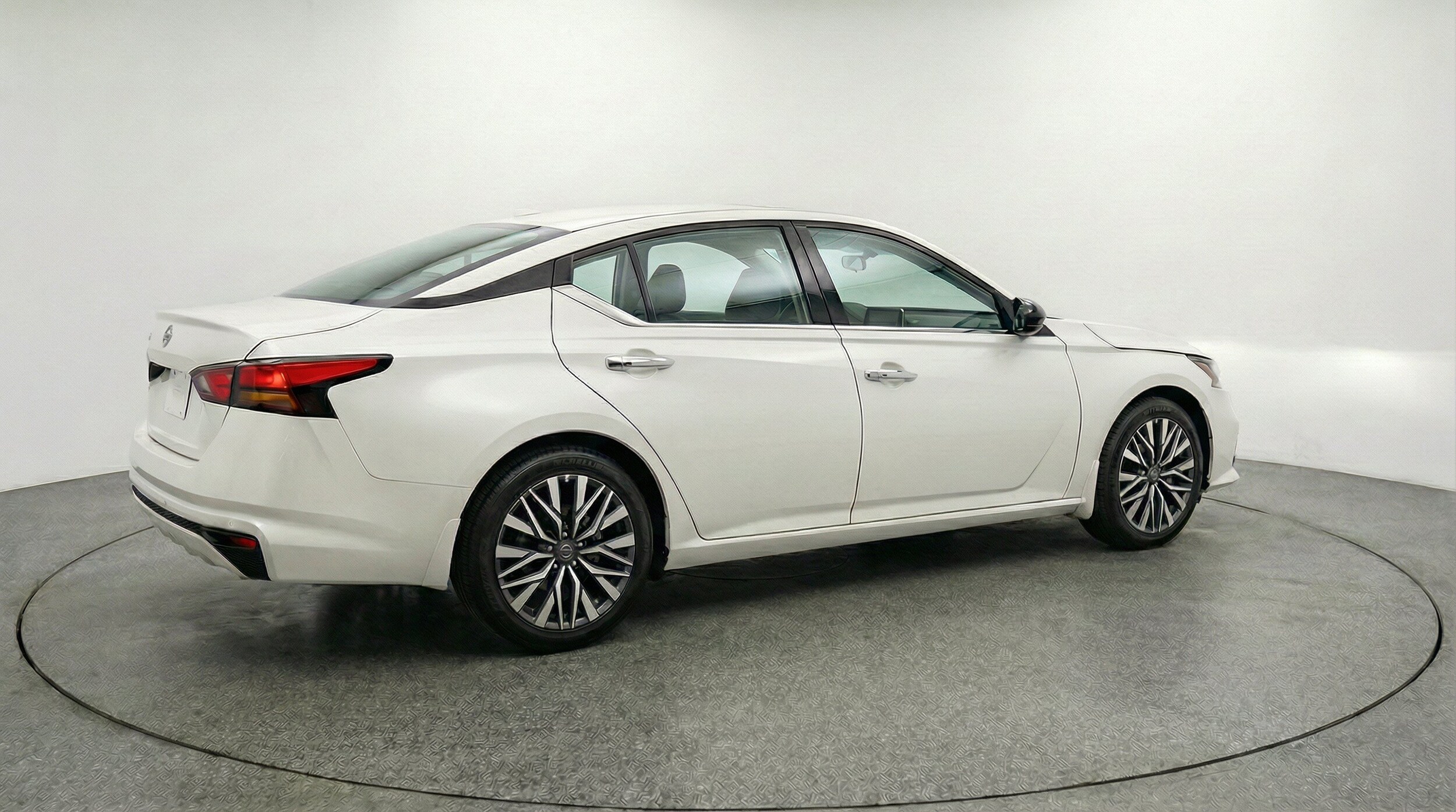 Thumbnail: 2025 Nissan Altima - 9