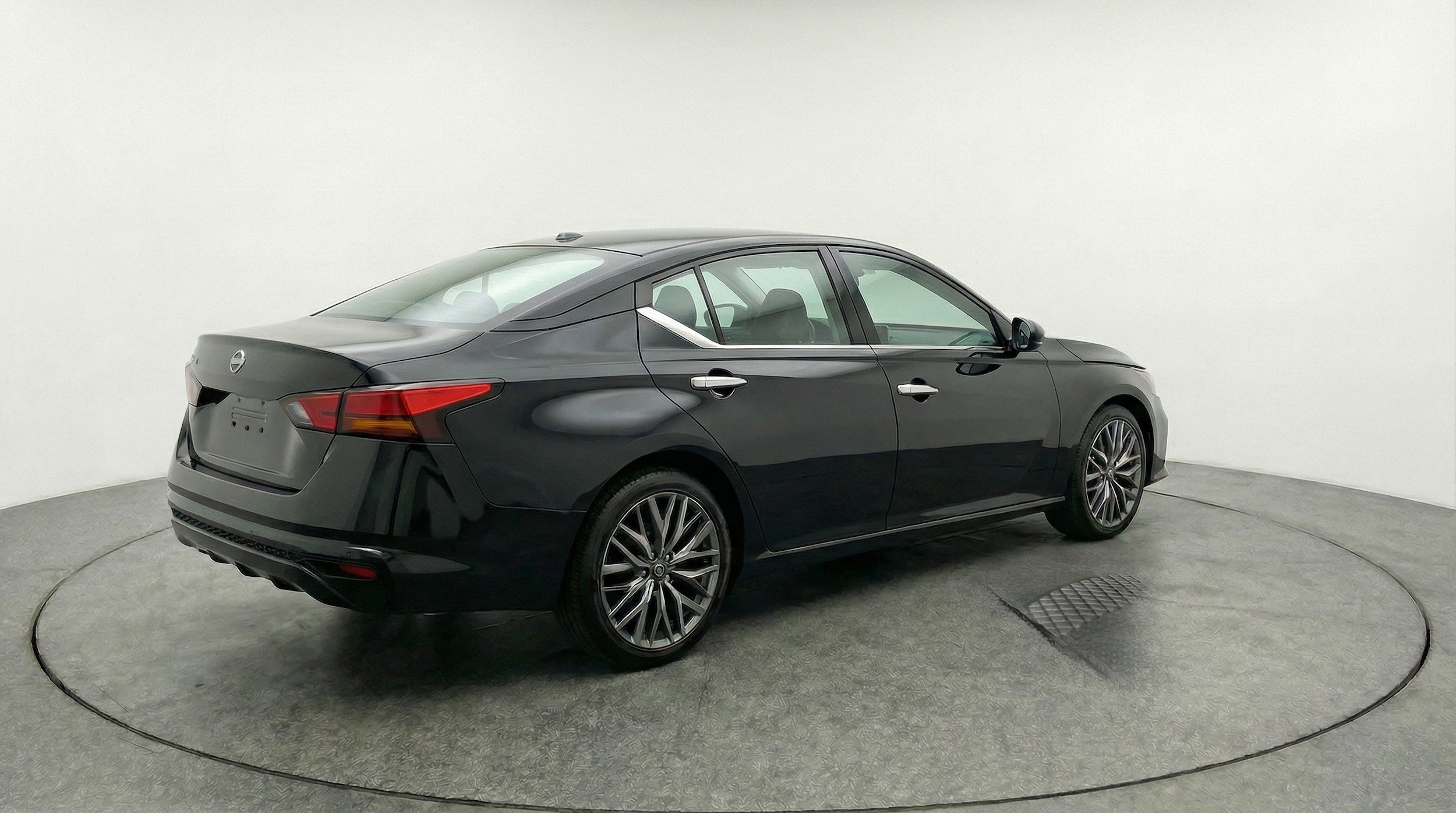 Thumbnail: 2025 Nissan Altima - 9