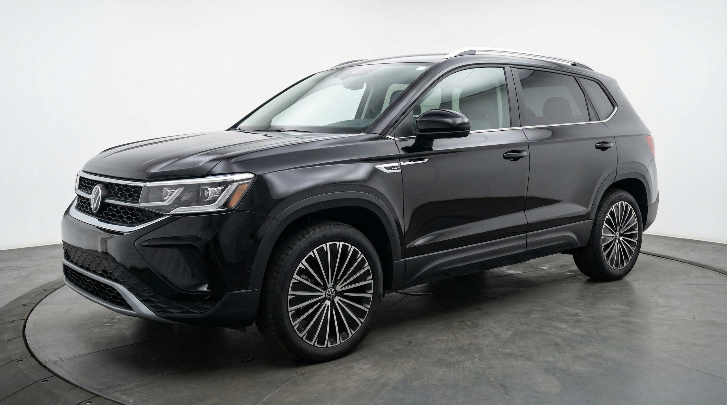 Thumbnail: 2025 Volkswagen Taos - 3