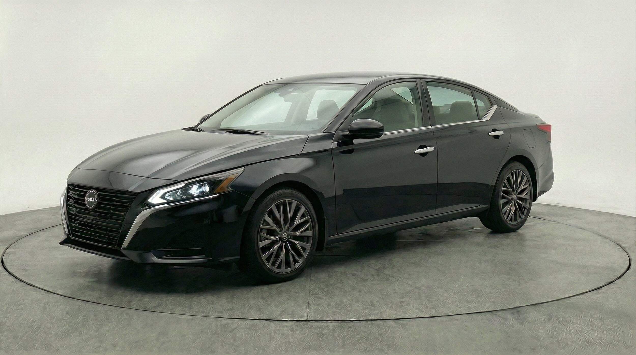 Thumbnail: 2025 Nissan Altima - 3