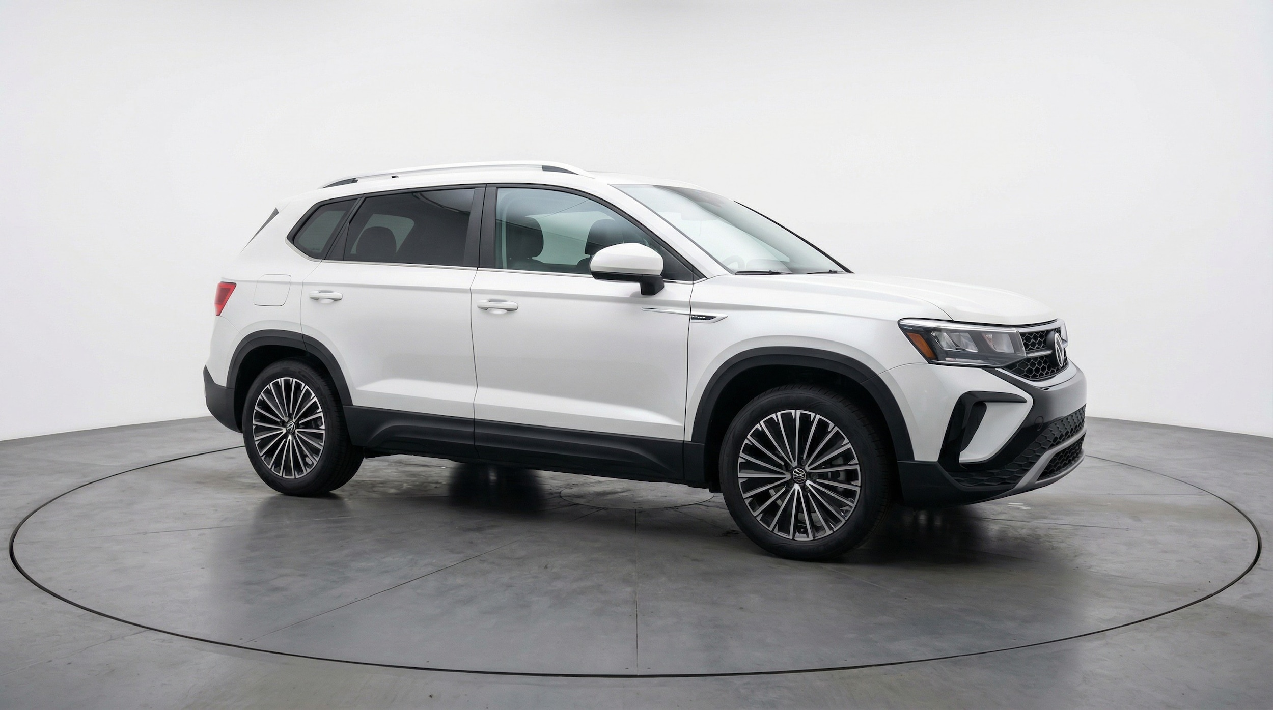 Thumbnail: 2025 Volkswagen Taos - 1