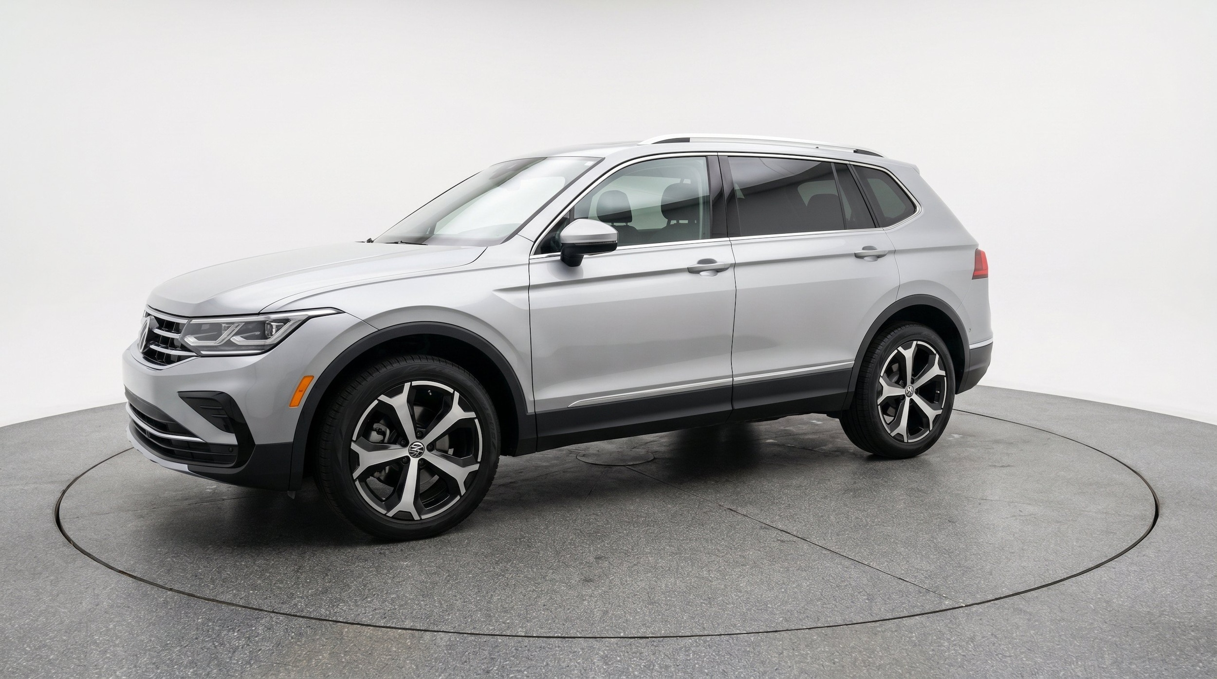 Thumbnail: 2026 Volkswagen Tiguan - 3