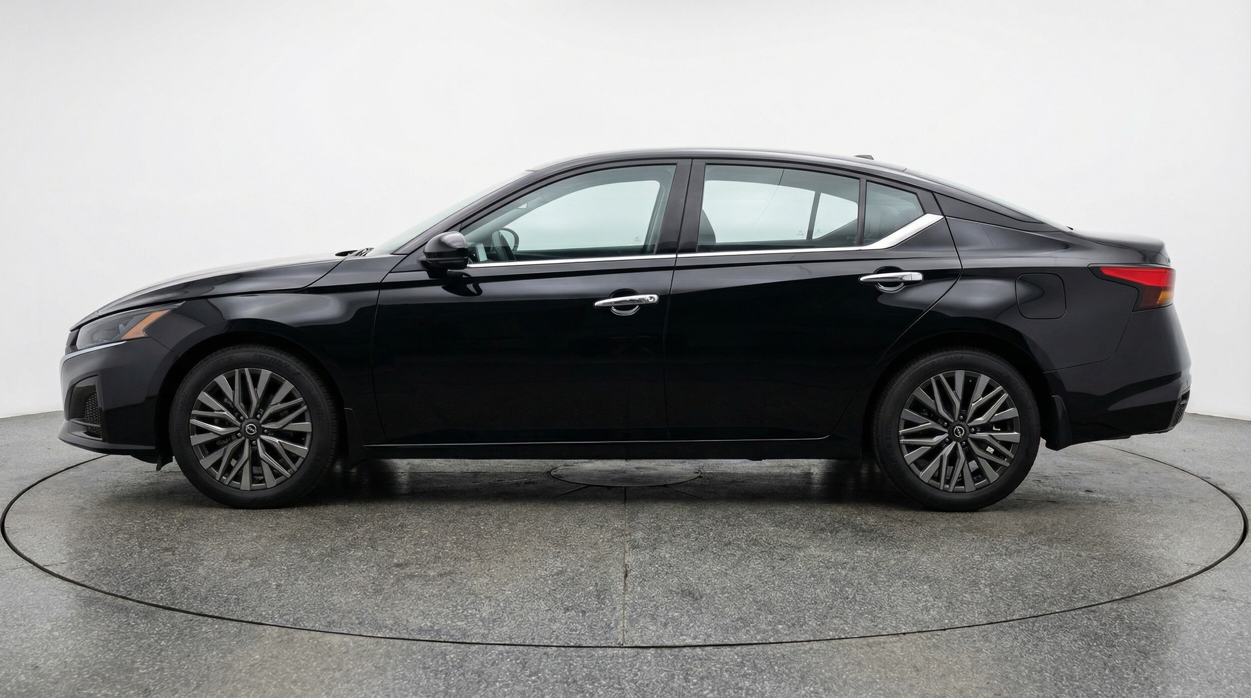 Thumbnail: 2025 Nissan Altima - 4