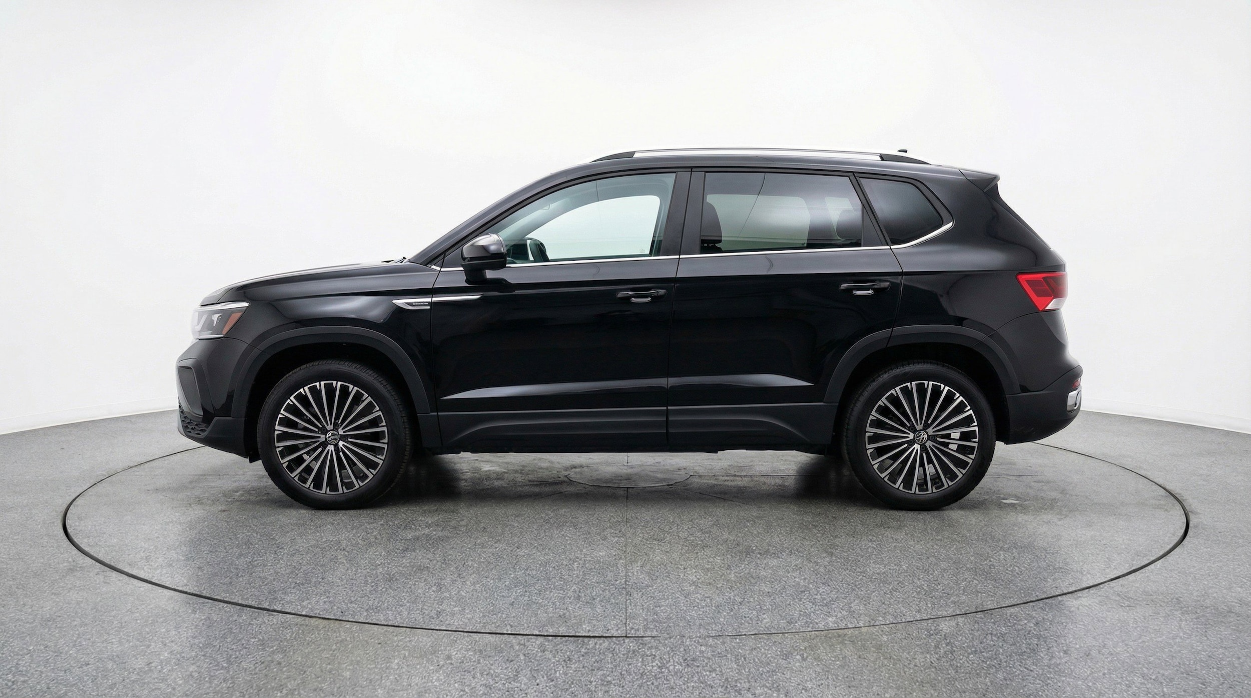 Thumbnail: 2025 Volkswagen Taos - 5