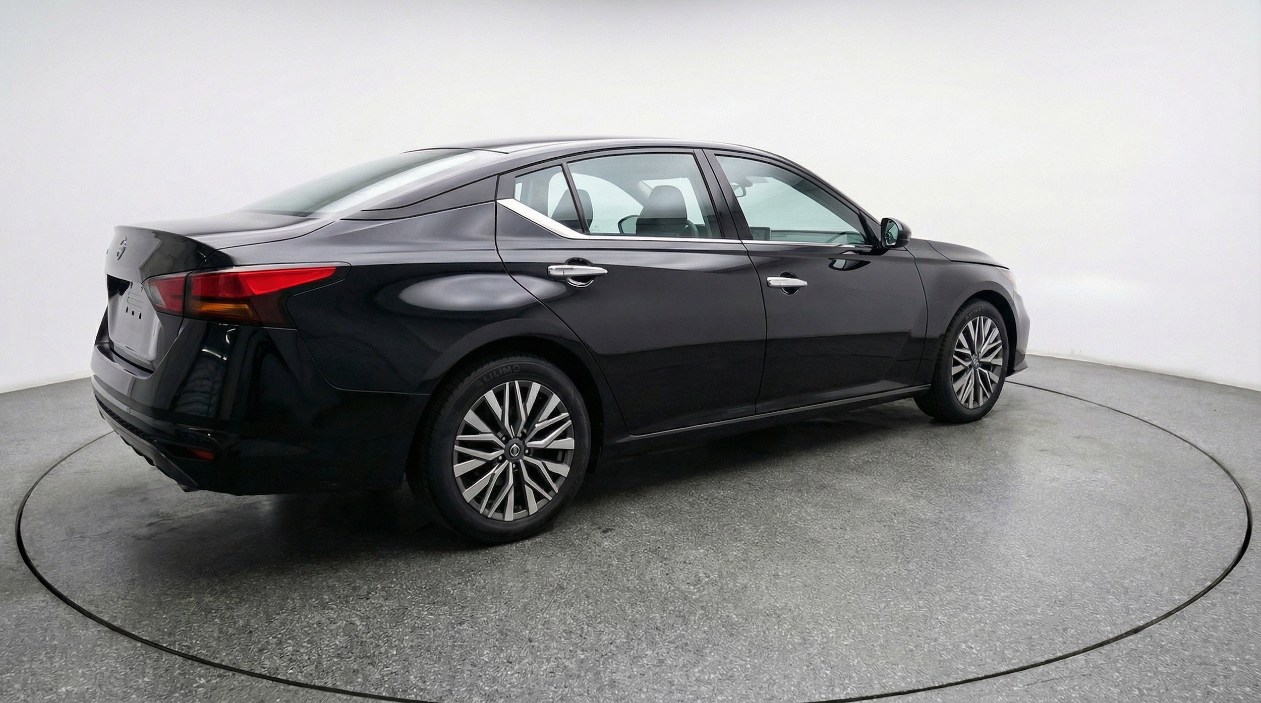 Thumbnail: 2025 Nissan Altima - 9