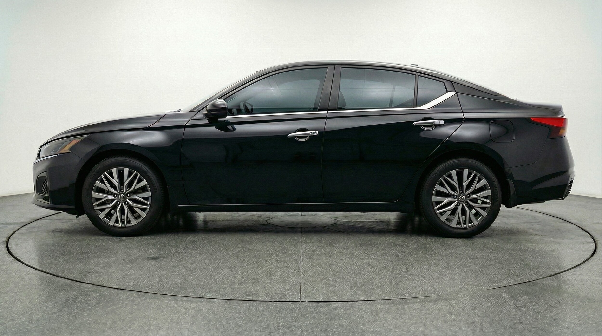 Thumbnail: 2025 Nissan Altima - 4