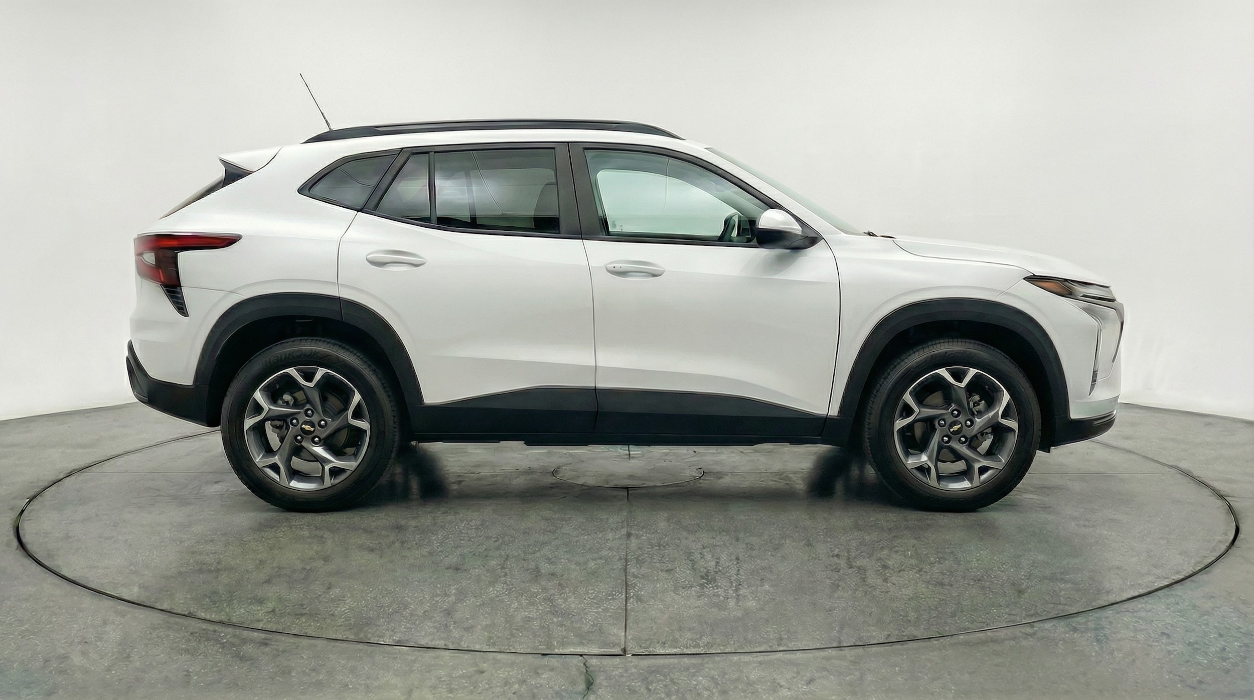 Thumbnail: 2025 Chevrolet Trax - 8