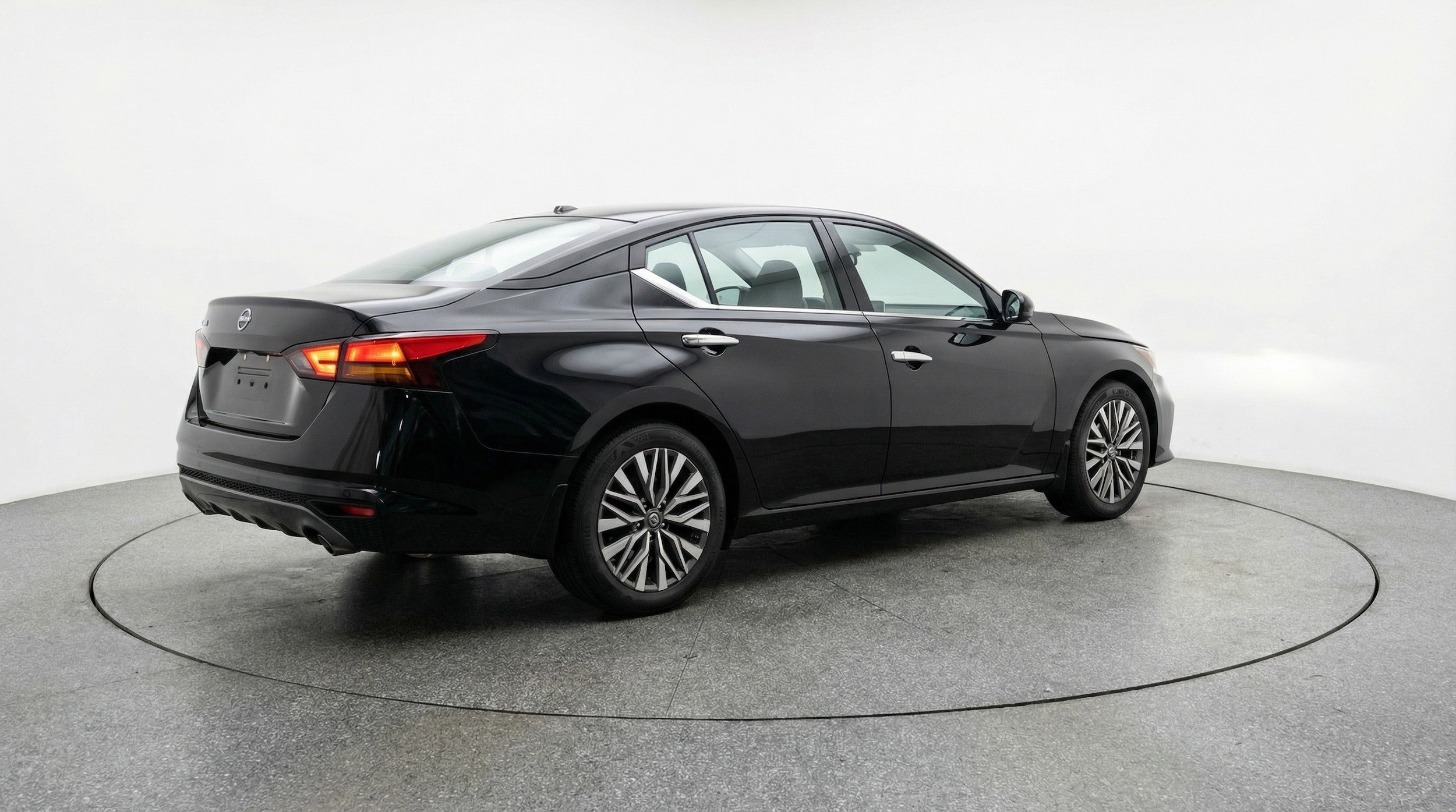 Thumbnail: 2025 Nissan Altima - 9