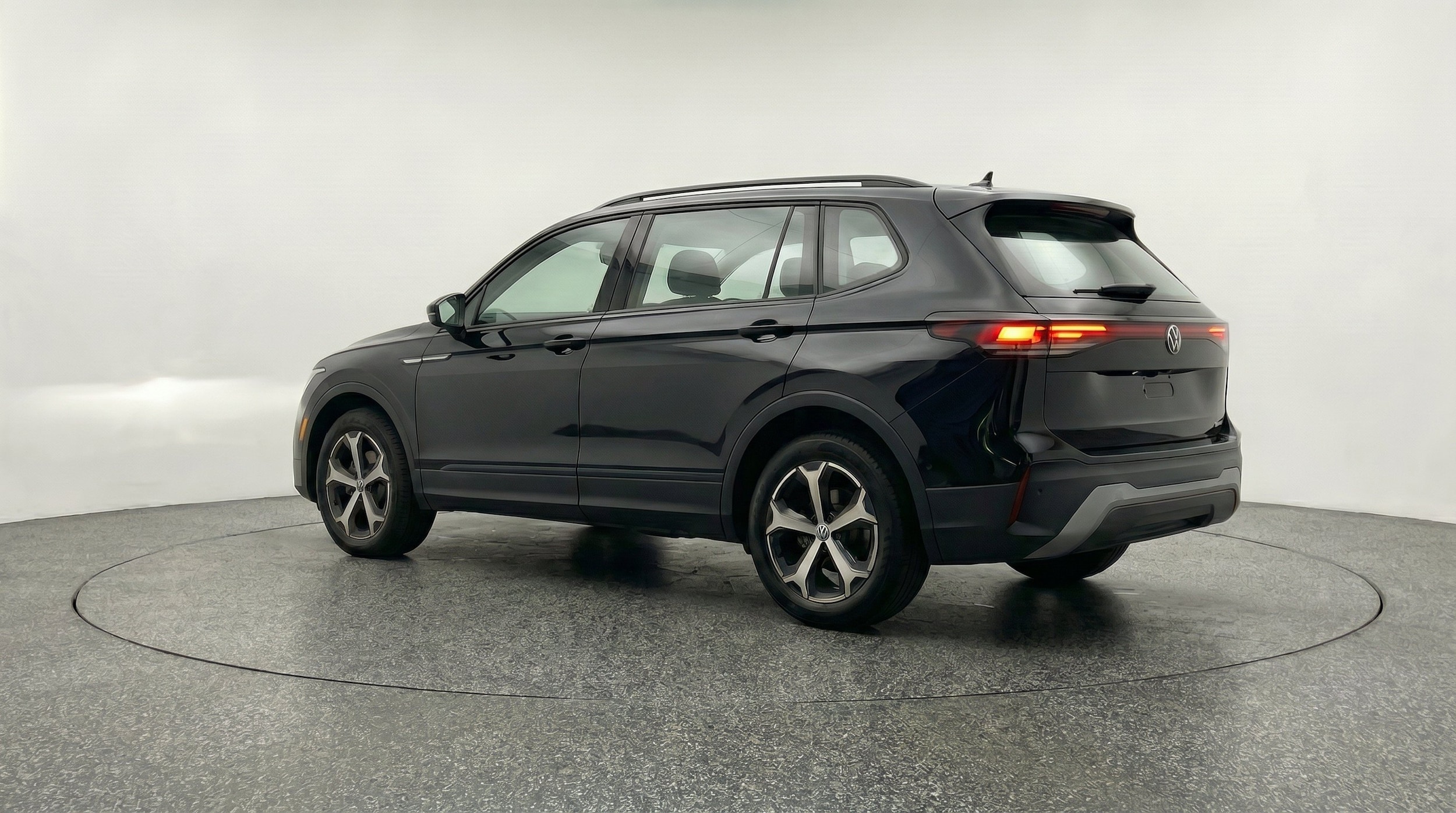 Thumbnail: 2026 Volkswagen Tiguan - 6