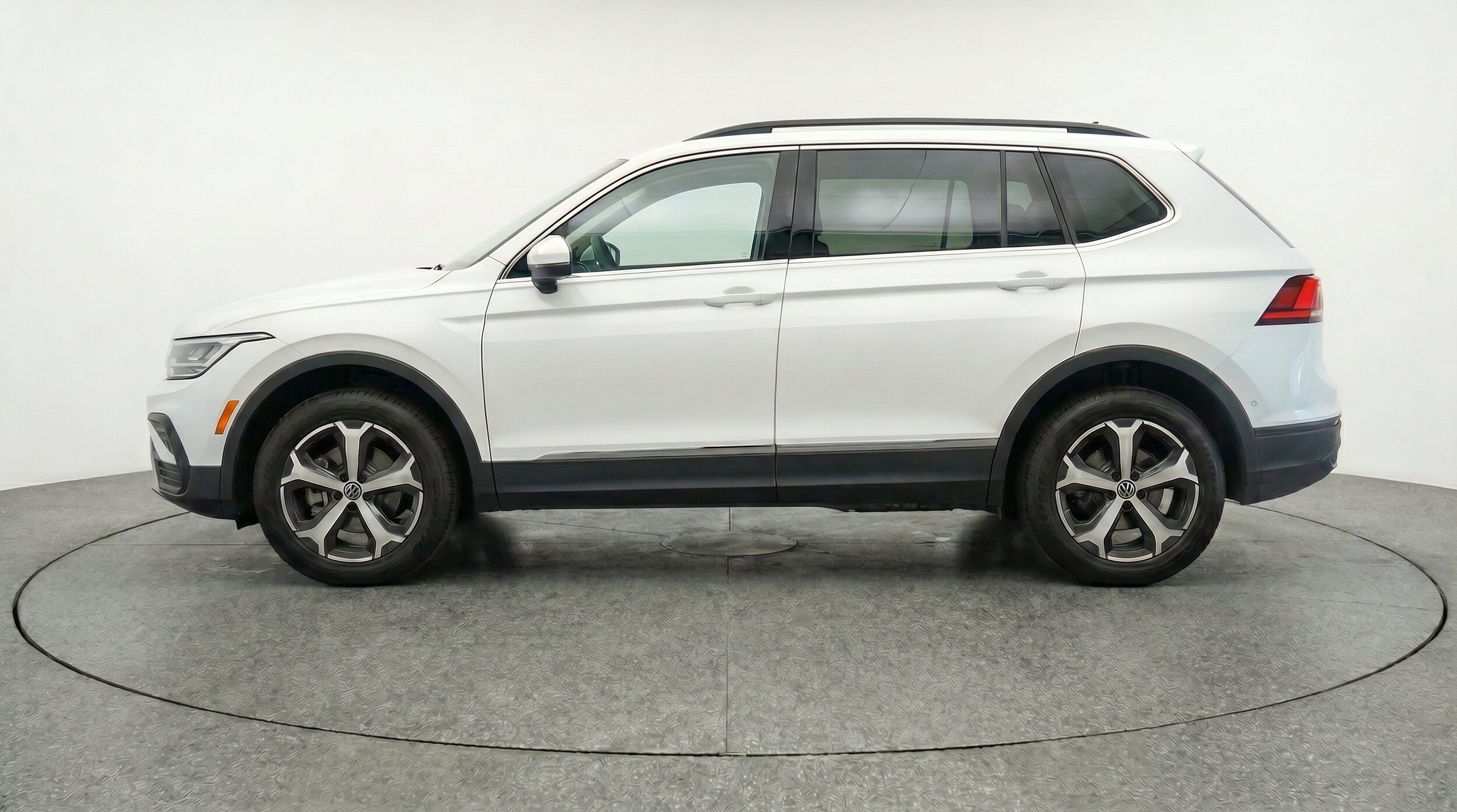 Thumbnail: 2026 Volkswagen Tiguan - 5