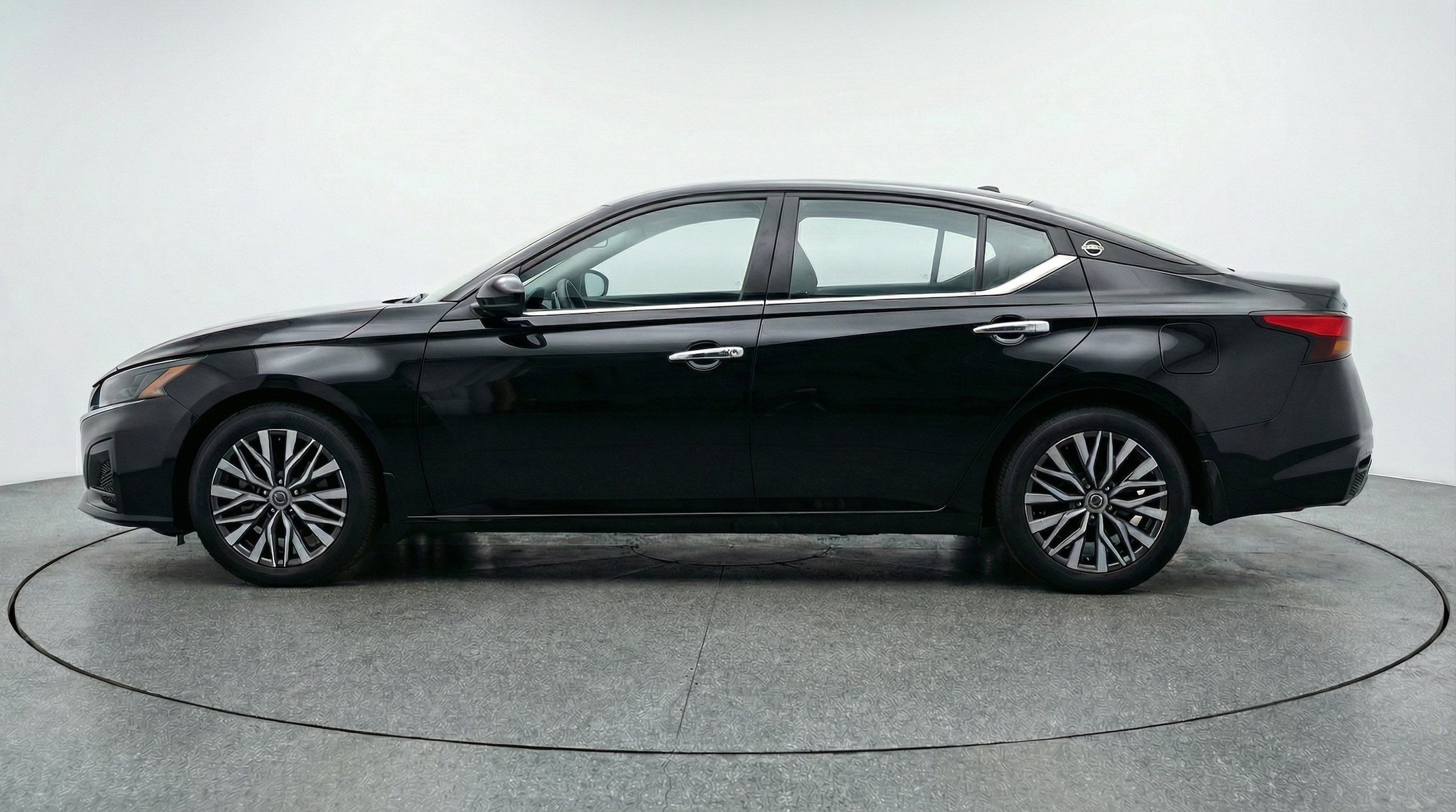 Thumbnail: 2025 Nissan Altima - 4