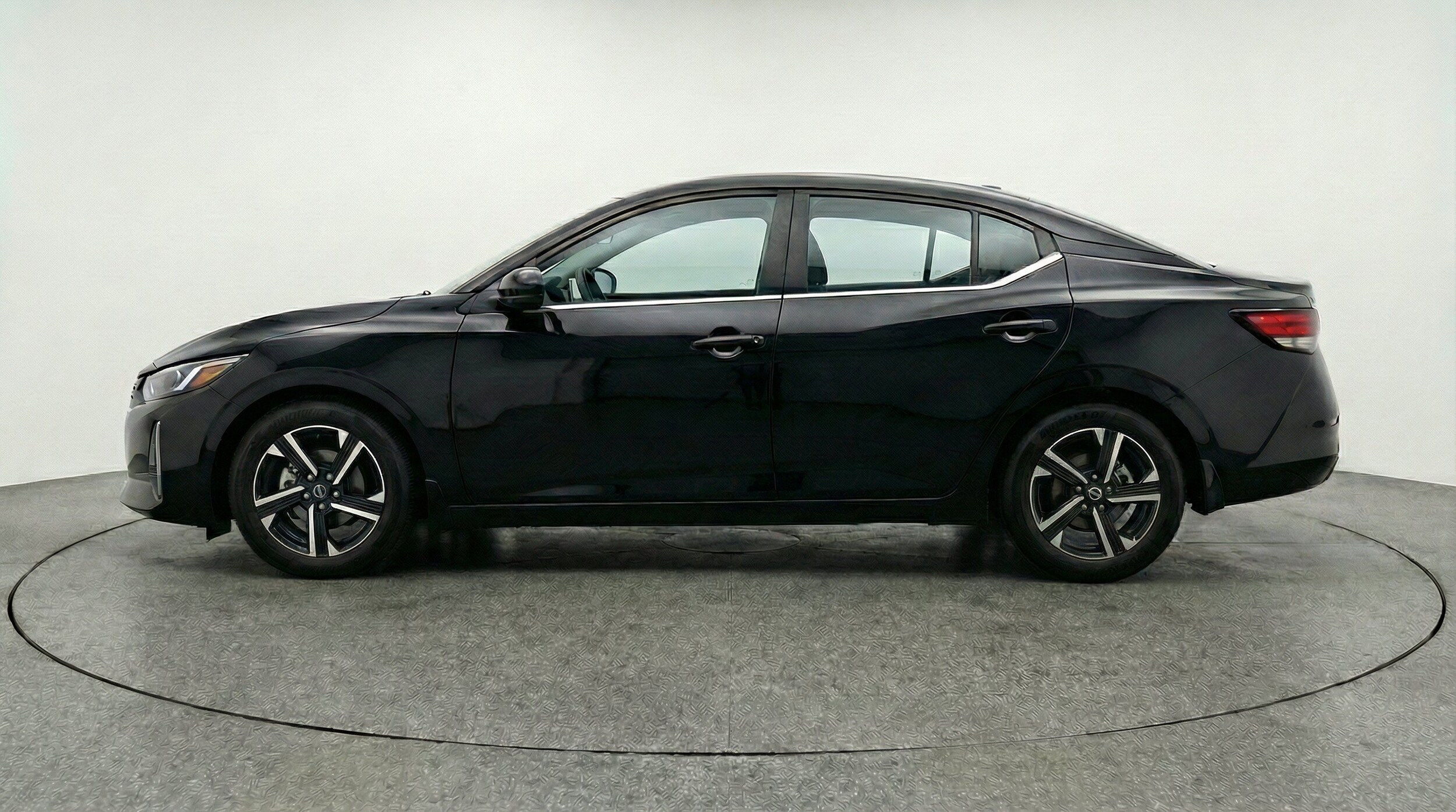 Thumbnail: 2025 Nissan Sentra - 5