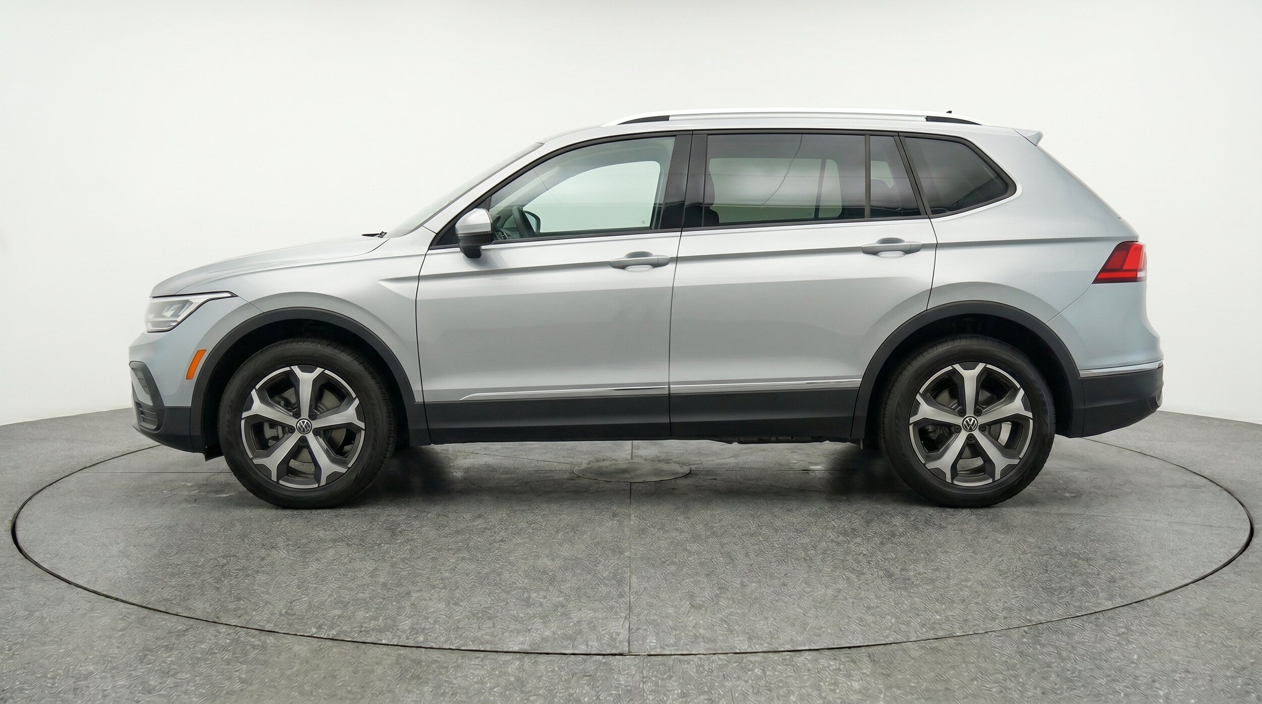 Thumbnail: 2026 Volkswagen Tiguan - 5