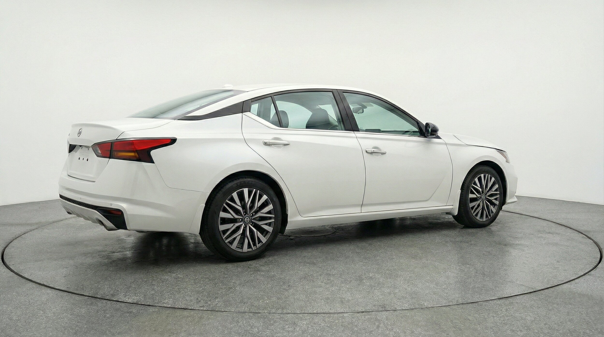 Thumbnail: 2025 Nissan Altima - 9