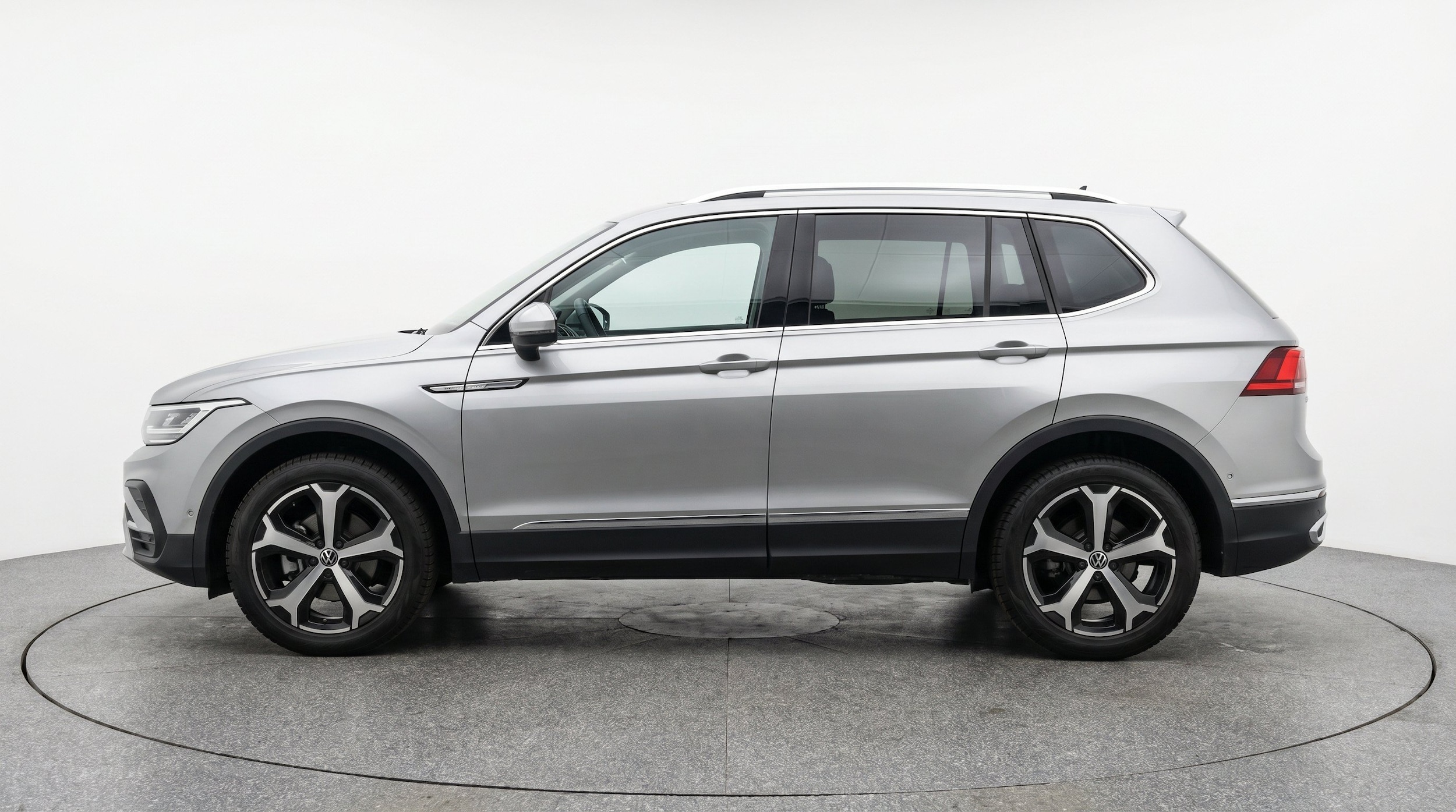 Thumbnail: 2026 Volkswagen Tiguan - 5