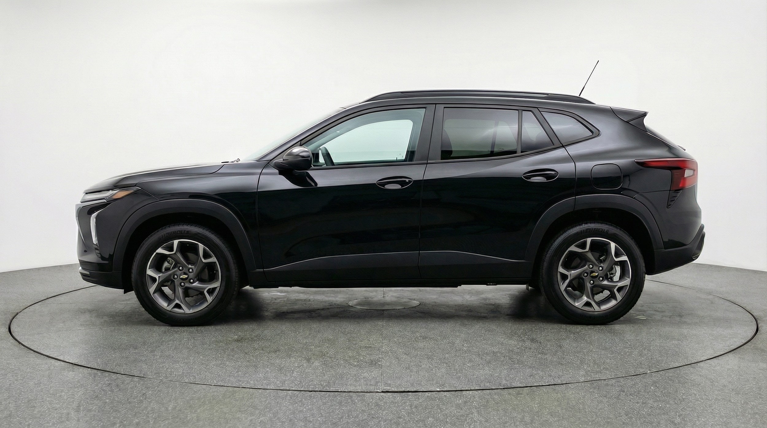 Thumbnail: 2025 Chevrolet Trax - 4