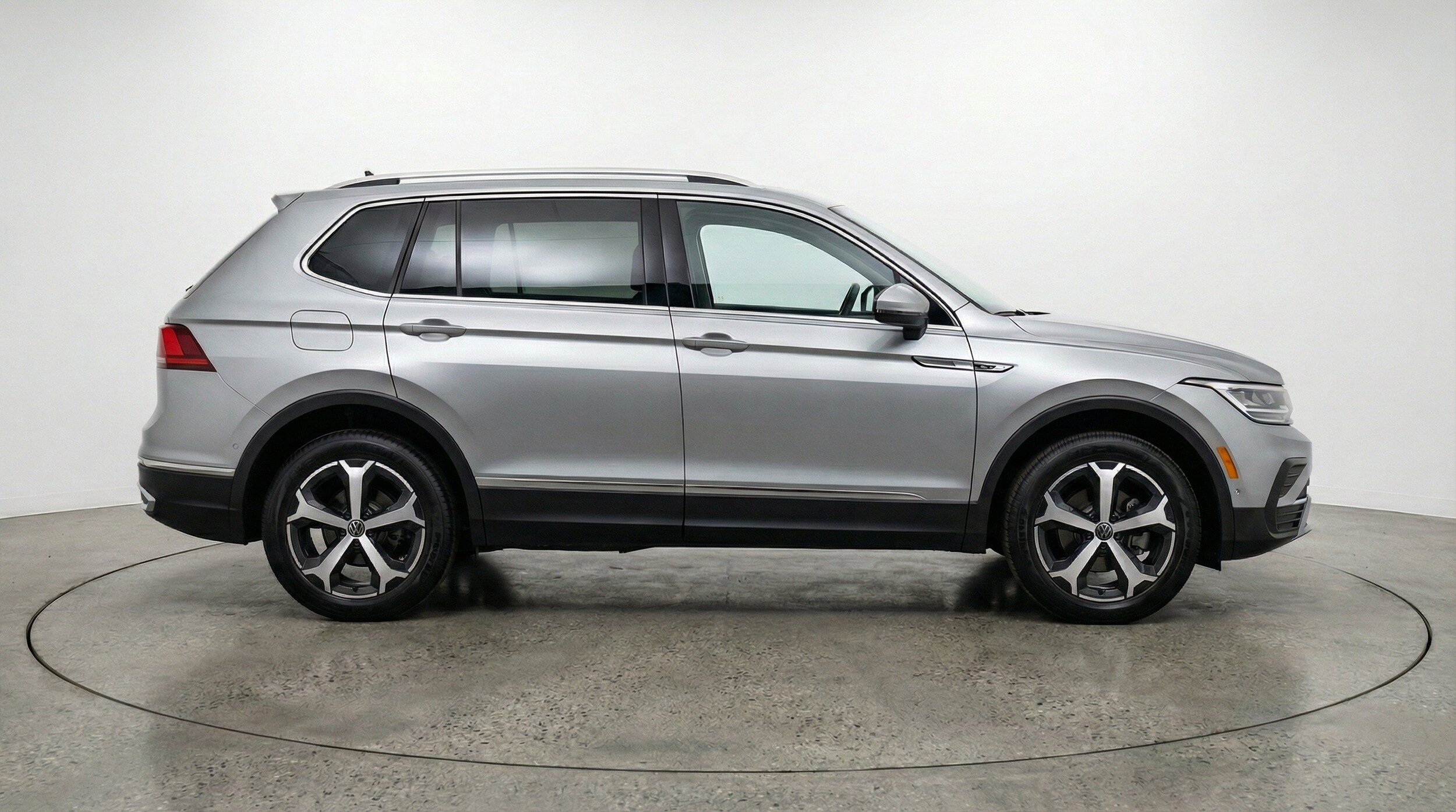 Thumbnail: 2026 Volkswagen Tiguan - 11